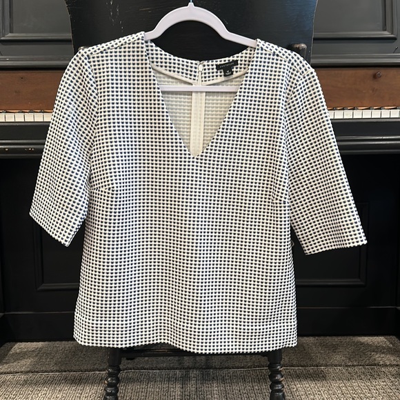 Banana Republic and Ann Taylor tops. Lot of 4. - Picture 2 of 4